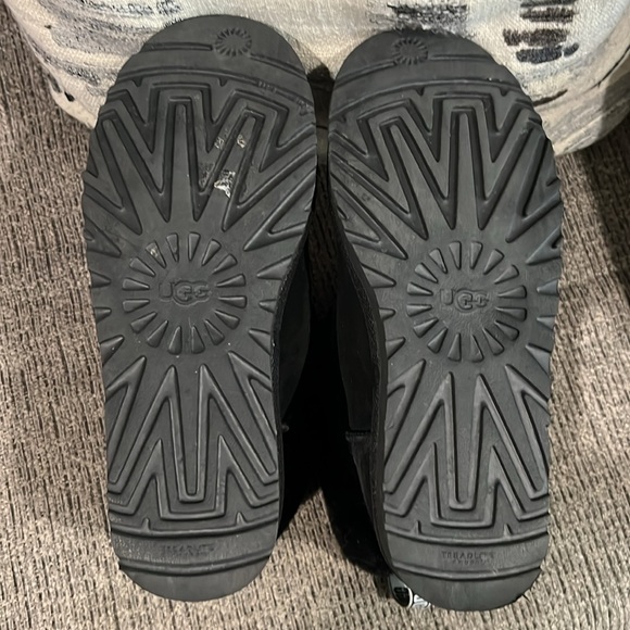 UGG Mini Fluff Quilted Cuff Black Suede Sheepskin Ankle Boots - Picture 4 of 4